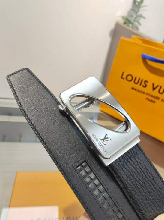 Picture of Louis Vuitton Belts _SKUfw216208703fw